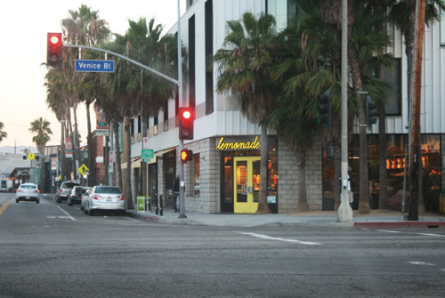 Lemonade-Venice-Blvd-entrance