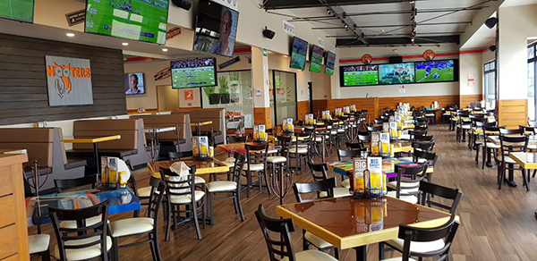 Hooters Zapopan Mexico Guadalajara dining room