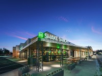 shake shack exterior signage